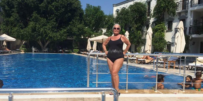 Gönül Yazar'dan Mayolu Pozlar