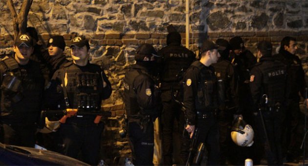 Grup Yorum üyesi 5 kişi DİSK önünde gözaltına alındı