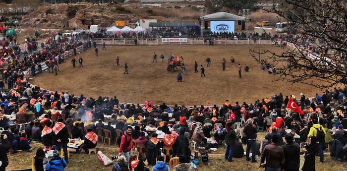 Güreş Coşkusu Hava Muhalefeti Tanımadı