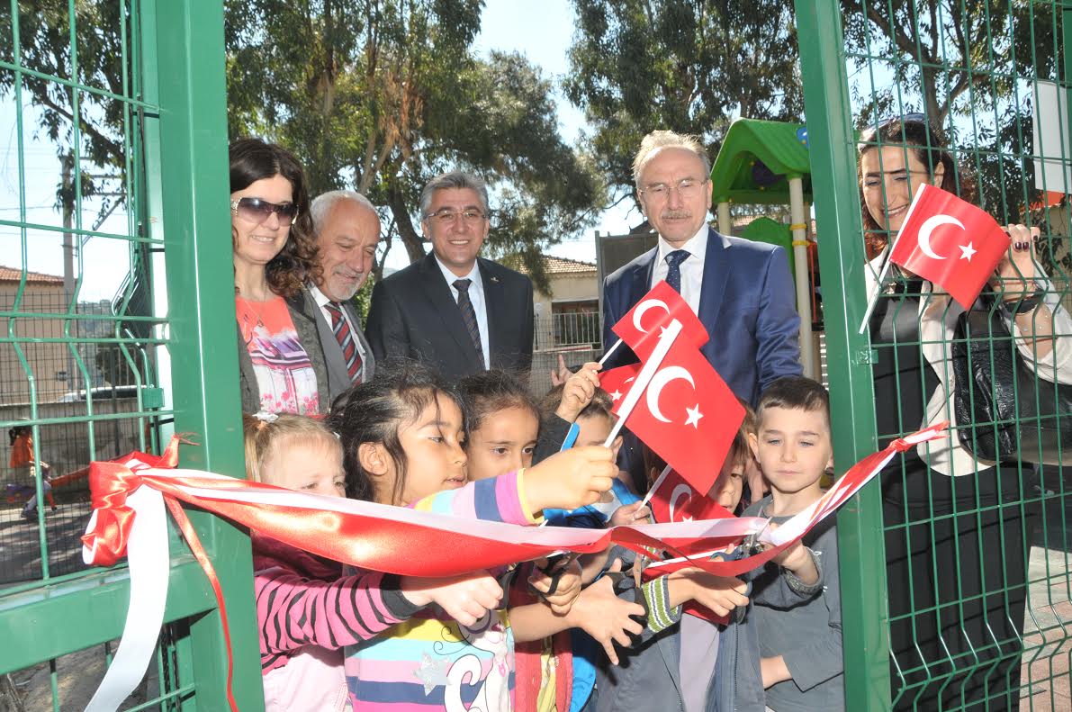 Güzelbahçe’de çocuklara bayram armağanı