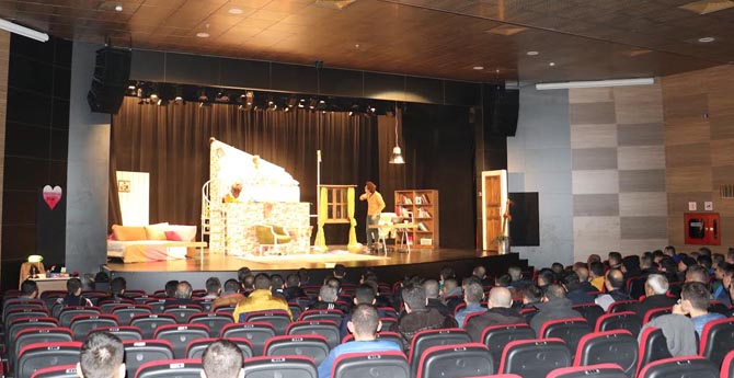 Hadi Baba Hükümlüler İçin Sahne Aldı