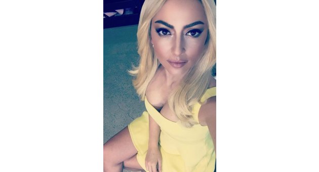 Hadise'nin göğüs dekolteli fotoğrafı sosyal medyayı salladı