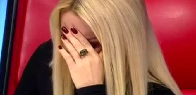 Hadise'ye Stüdyoda Haciz Geldi!