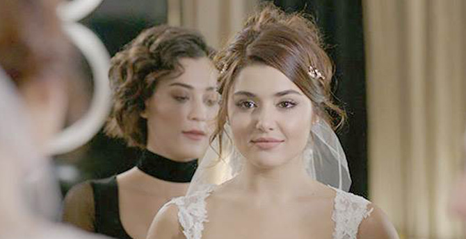 Hande Erçel Nikah Masasına mı Oturuyor