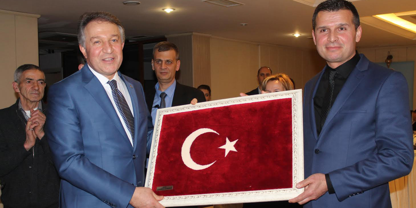 Hemşehrilerinden Aşkın’a Ay-Yıldız tablo