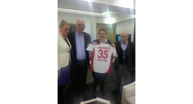 HENTBOL FEDERASYONU BAŞKANI’NDAN BAŞKAN UYAR’A ZİYARET