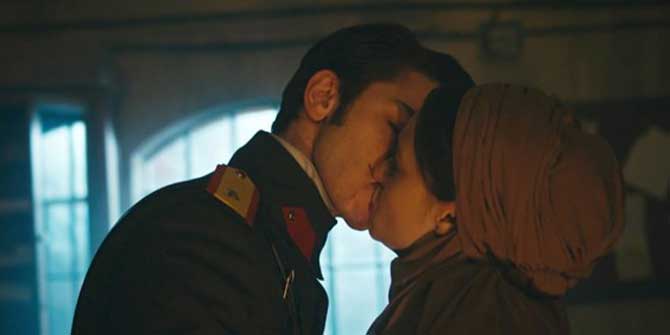 Hilal ve Leo'dan Tarihi Öpüşme!