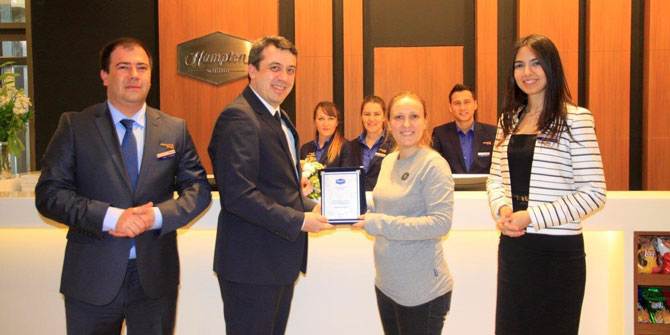 HILTON ALİAĞA’NIN İLK KONUĞU RESMİYE ÖĞÜT OLDU