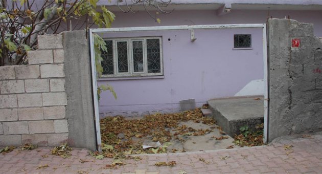 Hırsızlar bahçe kapısını çaldı