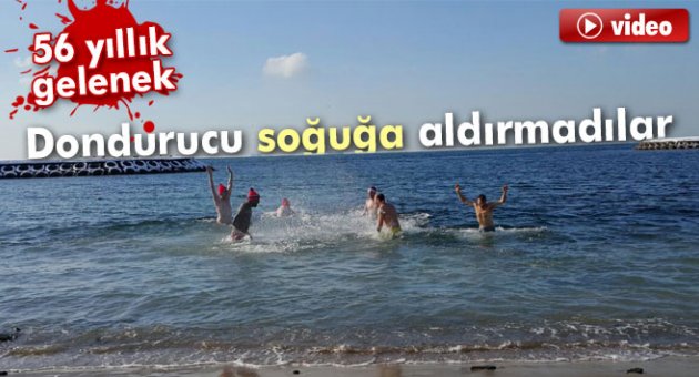 Hollandalılar dondurucu soğukta denize girdi