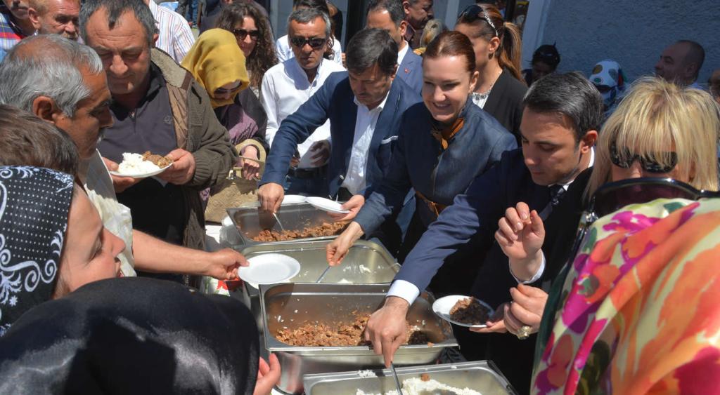 Hotar'dan İzmirliler'e ikram