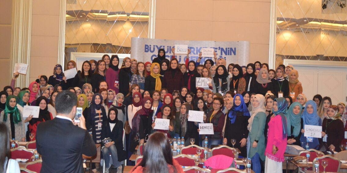 Hotar, Gençlerle bir araya geldi