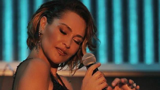 Hülya Avşar 'Selfie'nin çekimlerini erteledi