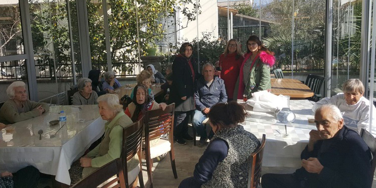Huzurevi sakinlerine 14 Şubat jesti