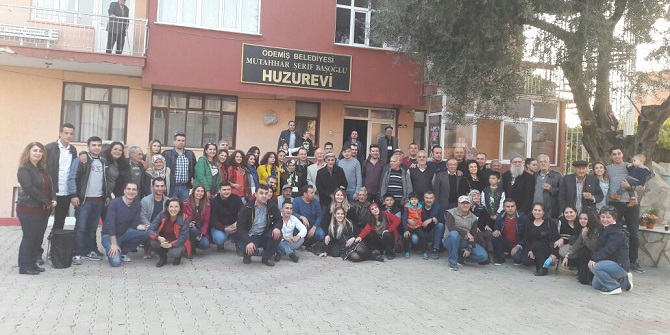 Huzurevi sakinlerine Dr. Oetker ziyareti