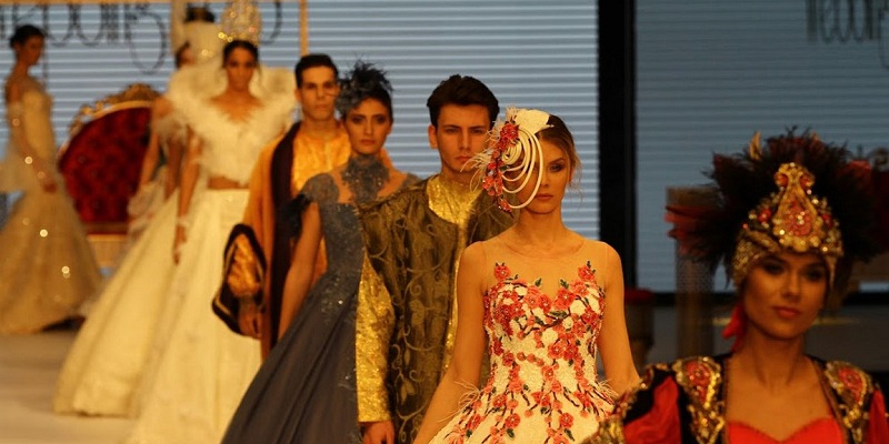 İHTİŞAMIN TASARIMLARI SOLO DEFİLELERDE