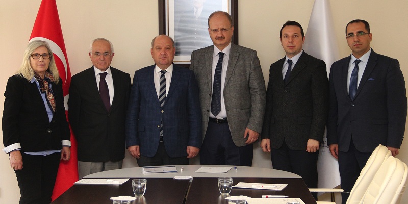 İKÇÜ KARİYERDE BİR ADIM ÖNDE