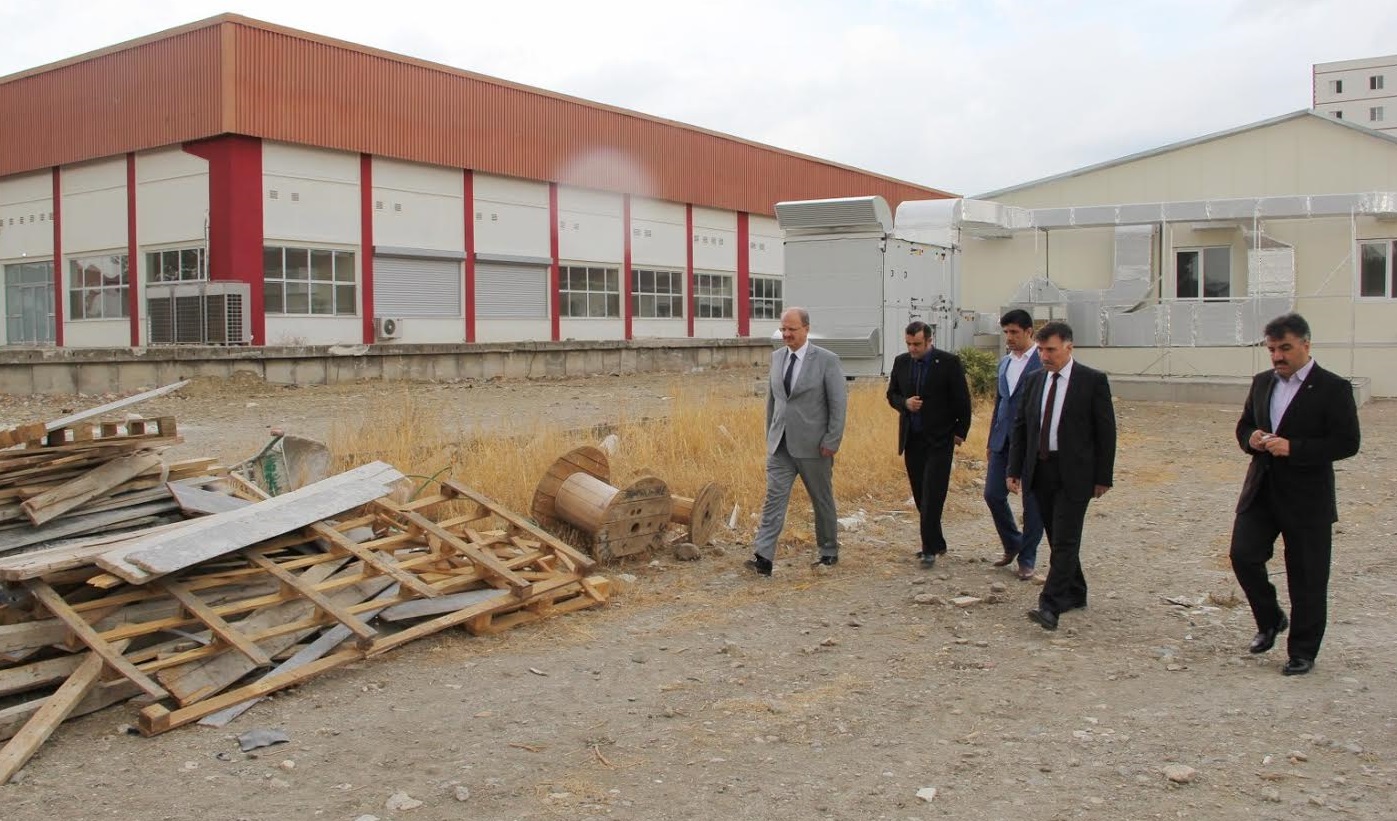 İKÇÜ’LÜ GENÇLERE STADYUM MÜJDESİ