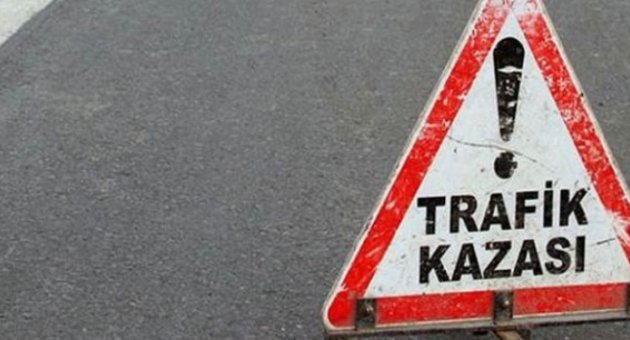 İki araç kafa kafaya çarpıştı: 2 ölü, 3 yaralı
