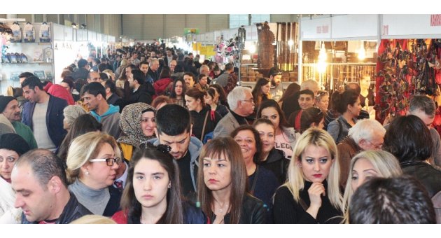 İNDİRİMLİ HEDİYELİKLERE KOŞUYORLAR