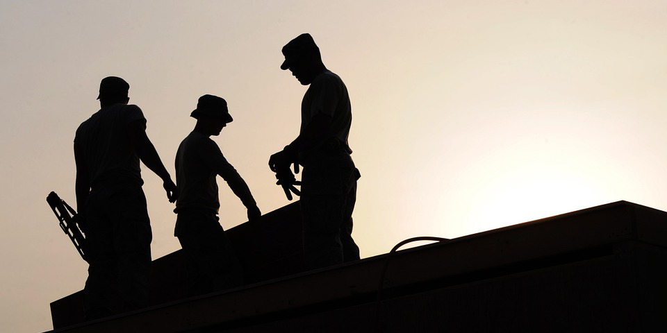 inşaatın 5. katından düşen işçi öldü