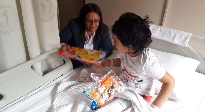 İnsan İçin Umut Derneği'nden hasta çocuklara ziyaret