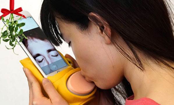 İnternette öpücük gerçek oldu!