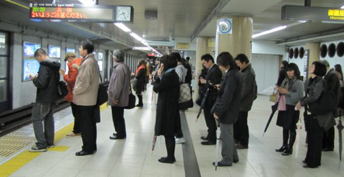 İşe Gitmemek İçin Kendini Bıçakladı!