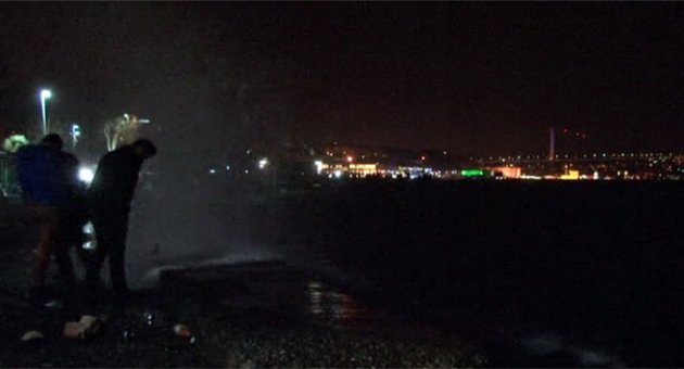 İstanbul'da lodos etkisini gösterdi