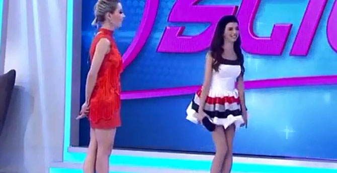 İşte Benim Stilim&#039;de Şok! Eteğini Kaldırmasını İstedi!