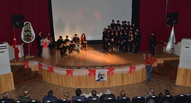 İSTİKLAL MARŞIMIZIN 95.YILI VE ŞAİR MEHMET AKİF ERSOY, FOÇA’DA SAYGIYLA ANILDI