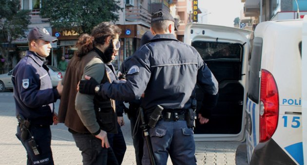 İzinsiz yürüyüşe polis müdahalesi! 20 gözaltı