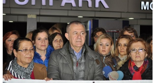 İzmir'de CHP'li kadınlardan Özgecan eylemi