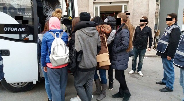 İZMİR'DE GECE KULÜPLERİNE ŞOK BASKIN