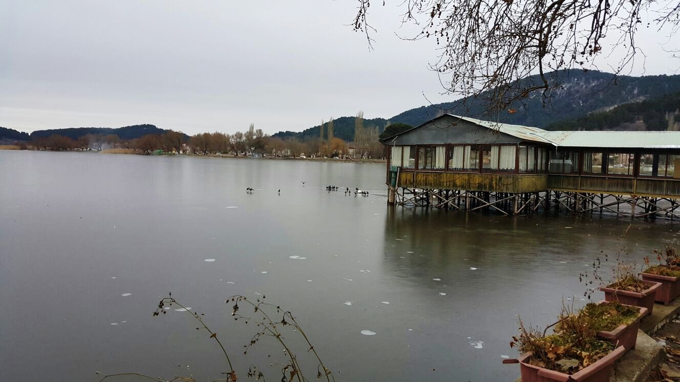İzmir'de göl buz tuttu!