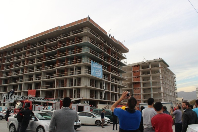 İzmir&#039;de intihara teşebbüs!