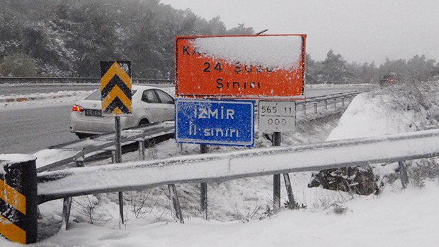 İzmir'de kar yağışı başladı