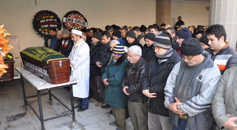İzmir'deki patlamada ölen adam toprağa verildi