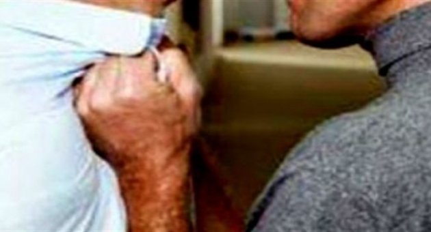 İzmir'de Öğrencisini Darbeden Öğretmene Soruşturma