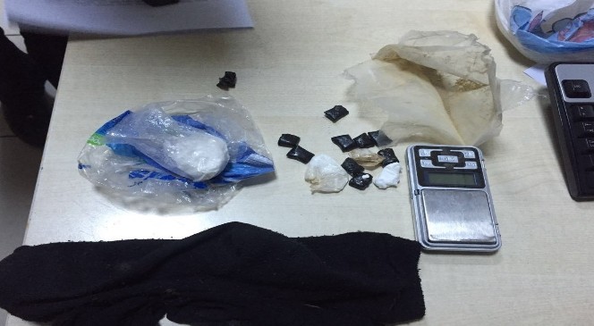 İzmir'de uyuşturucu tacirleri yakalandı