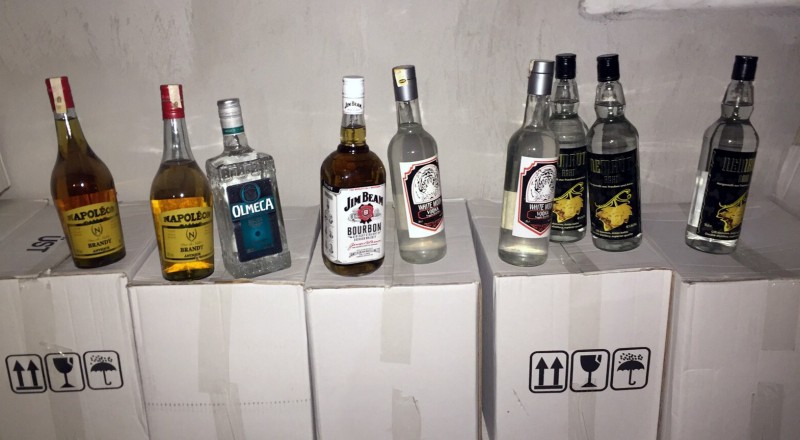 İzmir'de yine çok sayıda sahte içki yakalandı!