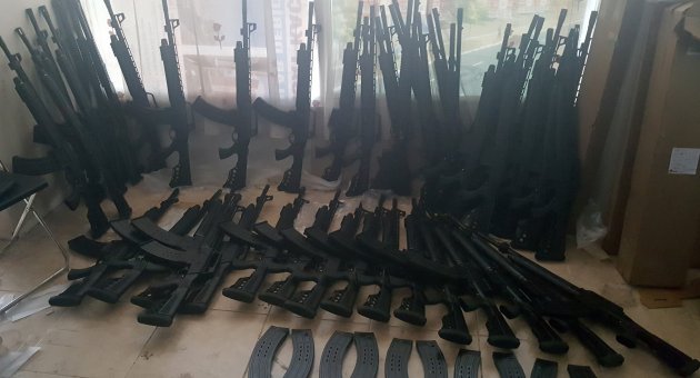 İZMİR'E KARGOYLA CEPHANELİK GETİRMİŞLER