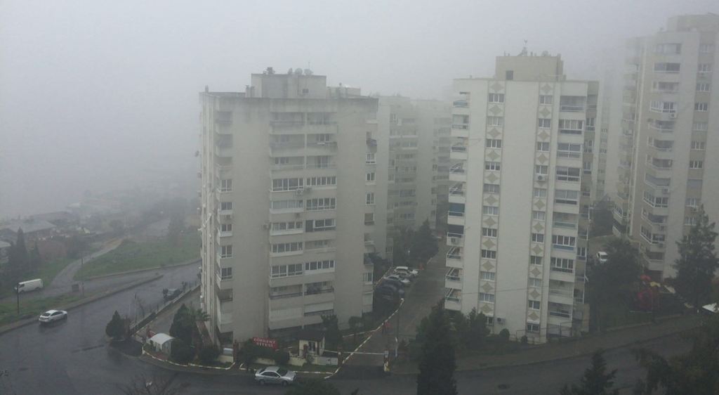 İzmir'i sis kapladı