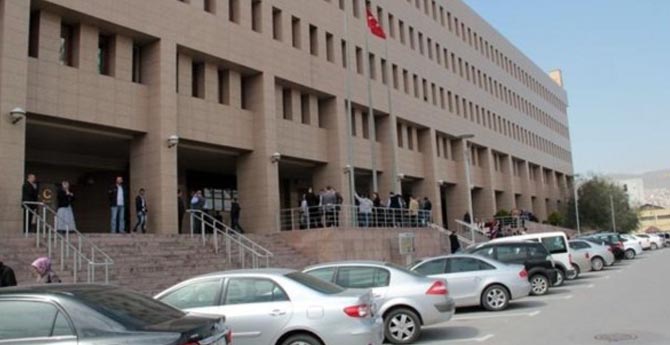 İzmir Adliyesi'nde Silah Sesleri!