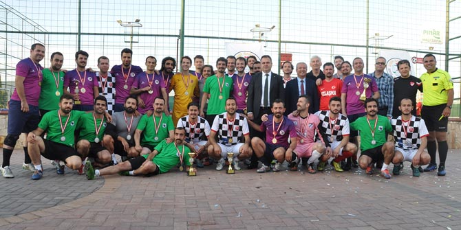 İzmir Barosu Geleneksel Halı Saha Turnuvası 30. kez düzenlendi