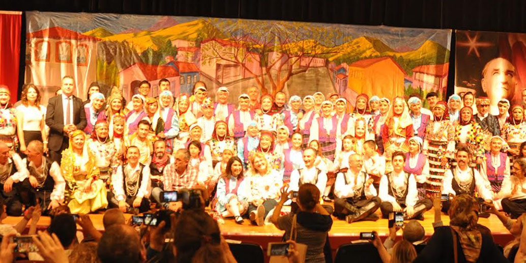 İZMİR BAROSU HALKOYUNLARI TOPLULUĞU BÜYÜLEDİ