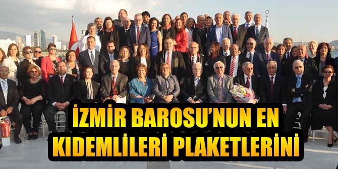 İZMİR BAROSU’NUN EN KIDEMLİLERİ PLAKETLERİNİ ALDILAR