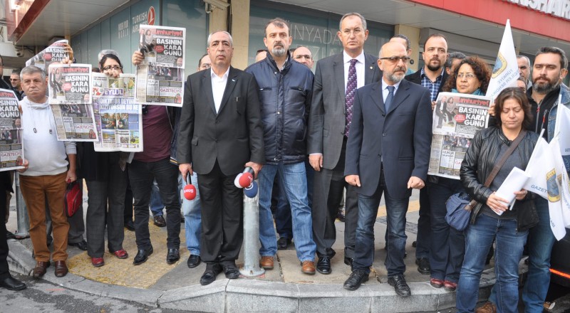 İzmir basınından Can Dündar ve Erdem Gül'e destek