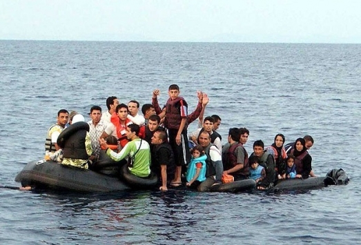 İzmir'de 160 kaçak göçmen yakalandı.