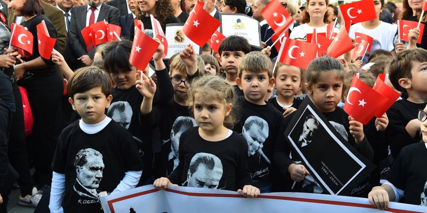 İzmir'de Ata için tek yürek